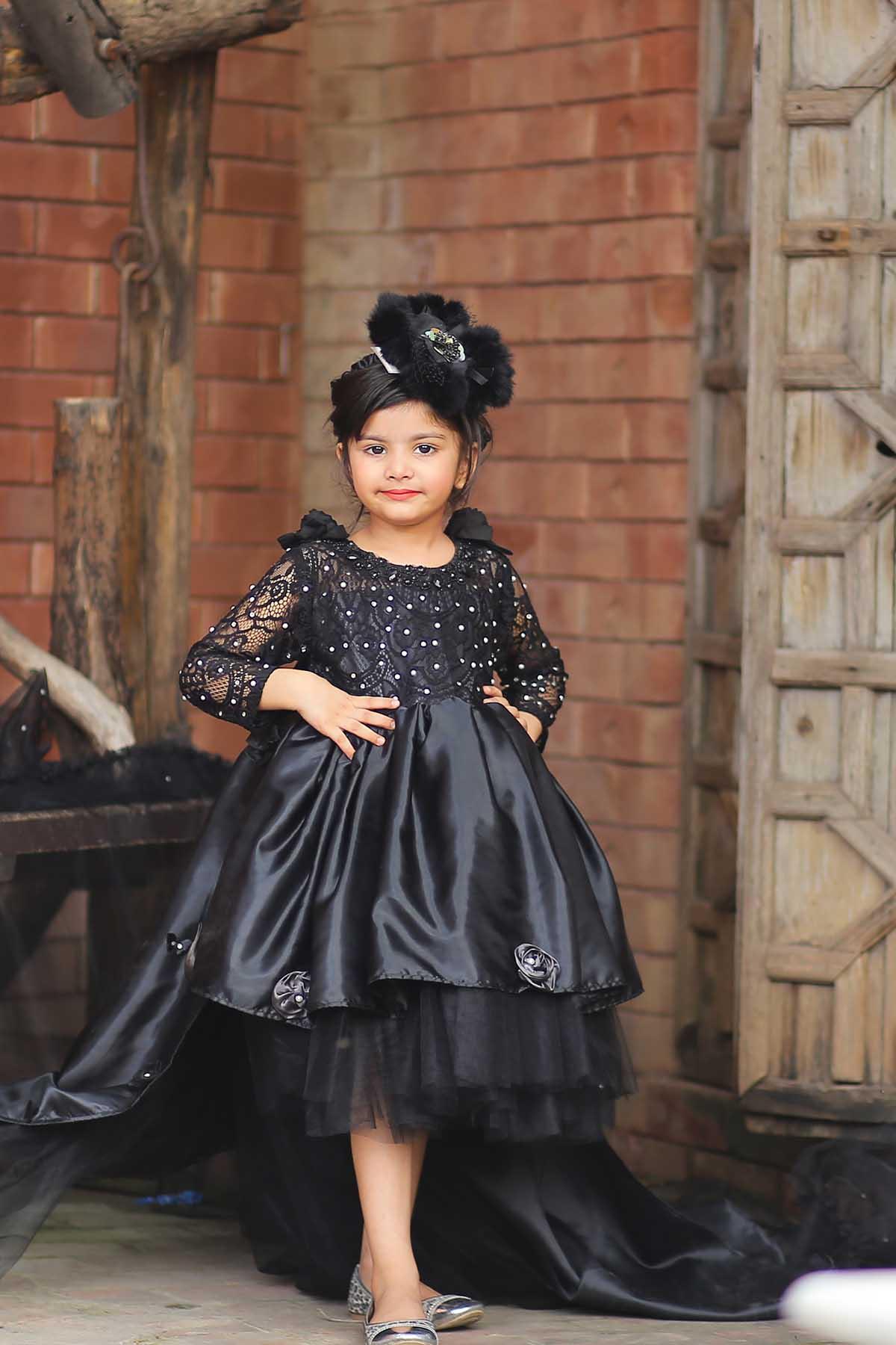 Qurratulain saqib - AK Galleria