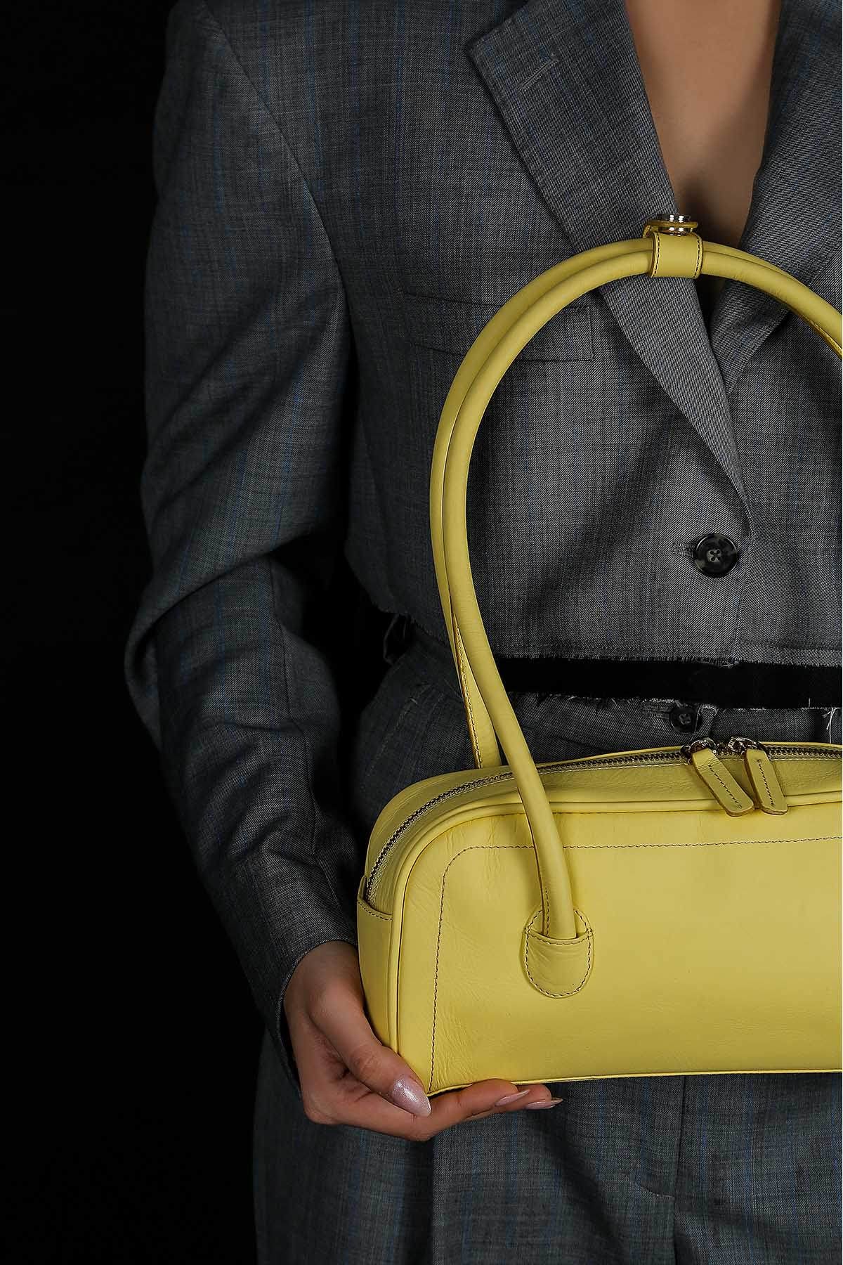 HIBISCUS butter yellow handbag close-up, rounded handles and front zipper pocket