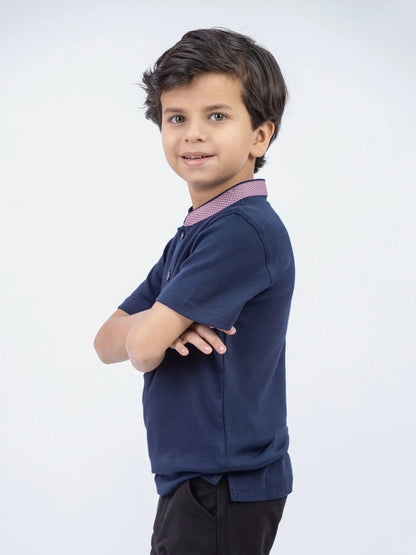 Brumano boys' side-view dark blue polo with button placket and ribbed purple collar