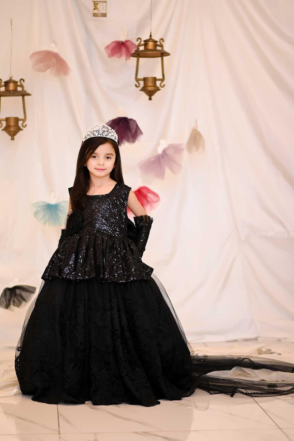 Qurratulain saqib - AK Galleria