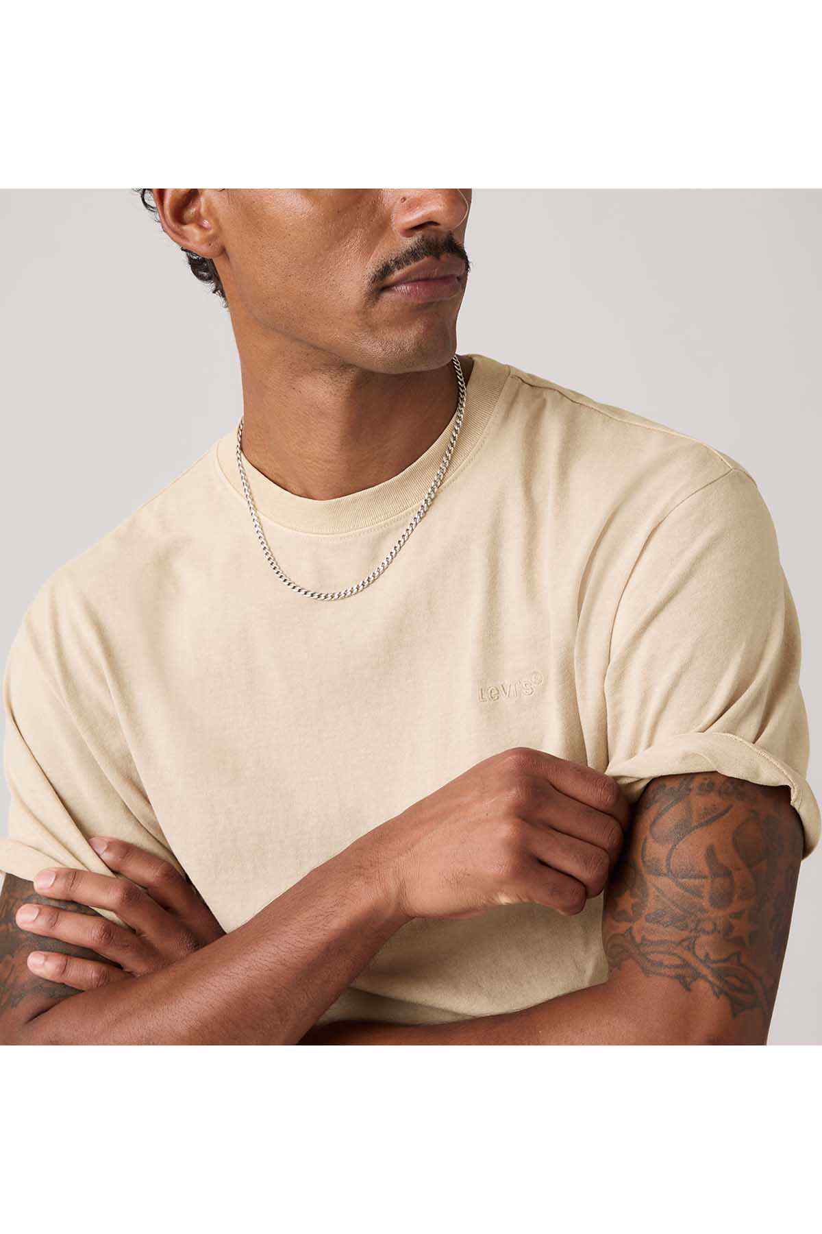 Beige crewneck short-sleeve T-shirt, front close-up