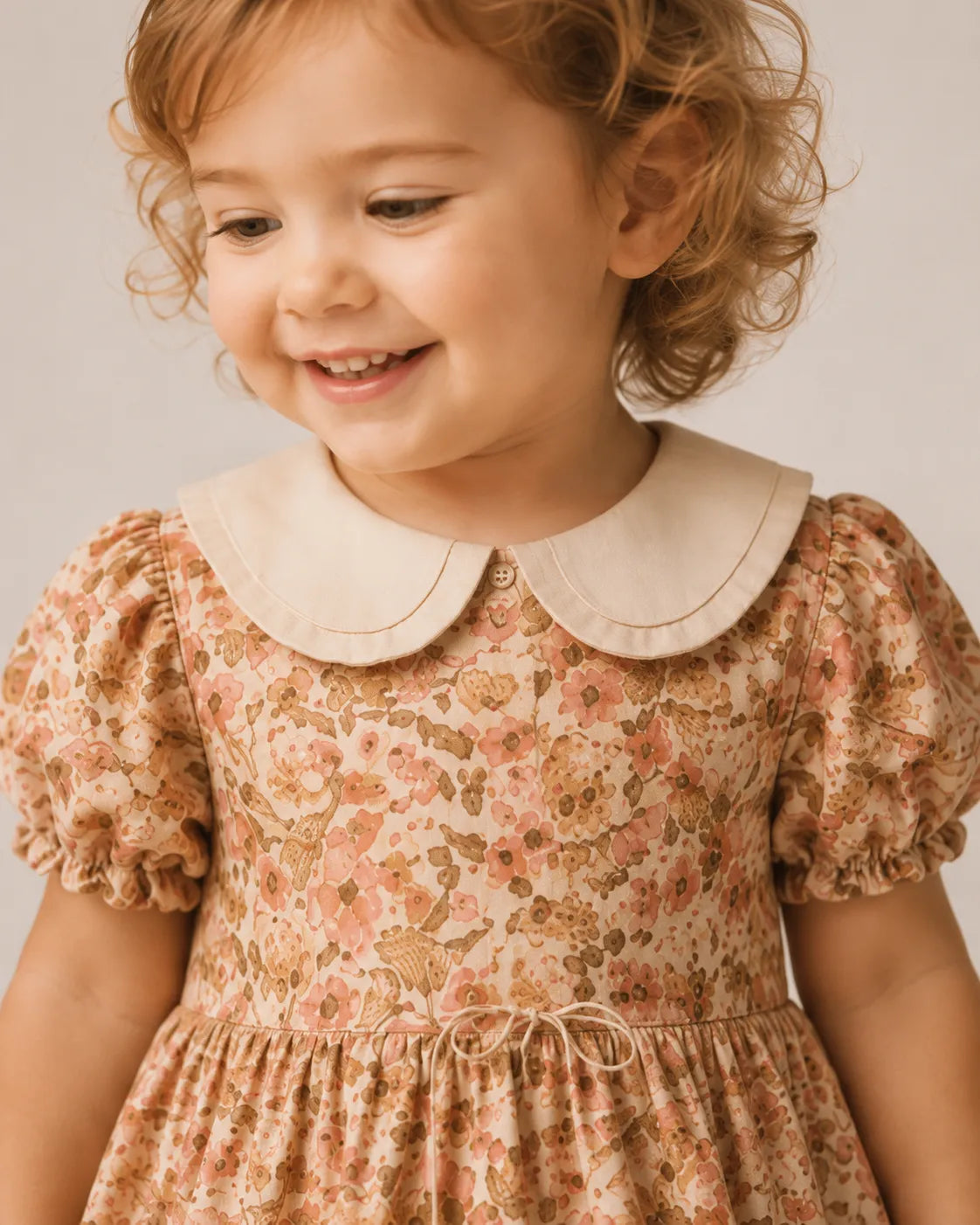 Toddler floral dress detail: Peter Pan collar and puff sleeves