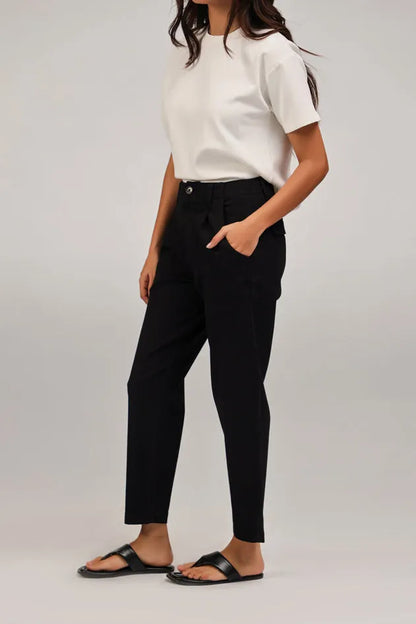 Black cropped trousers with straight leg and side pockets, full view
