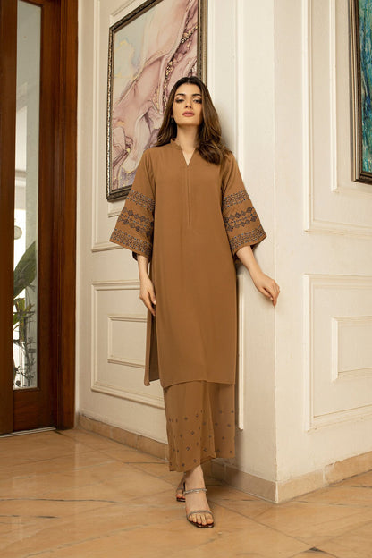 Velour coffee tunic dress with V-neck and patterned sleeves over matching pants