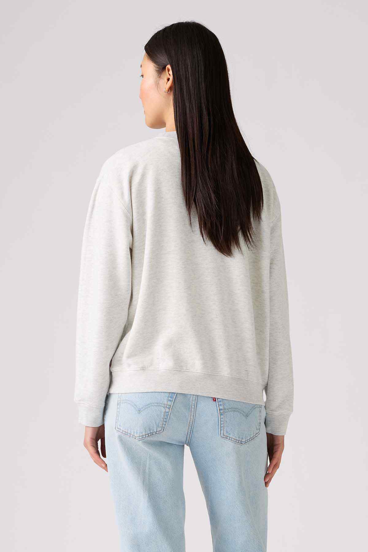 Grey crewneck sweatshirt, long sleeves, ribbed cuffs
