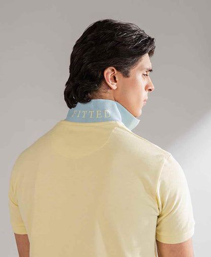 Fitted polo shirt in creamy yellow, short sleeves, button polo collar