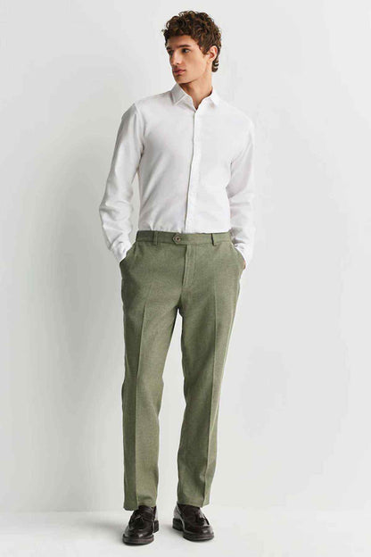 Green pleated-front trousers with button closure and belt loops