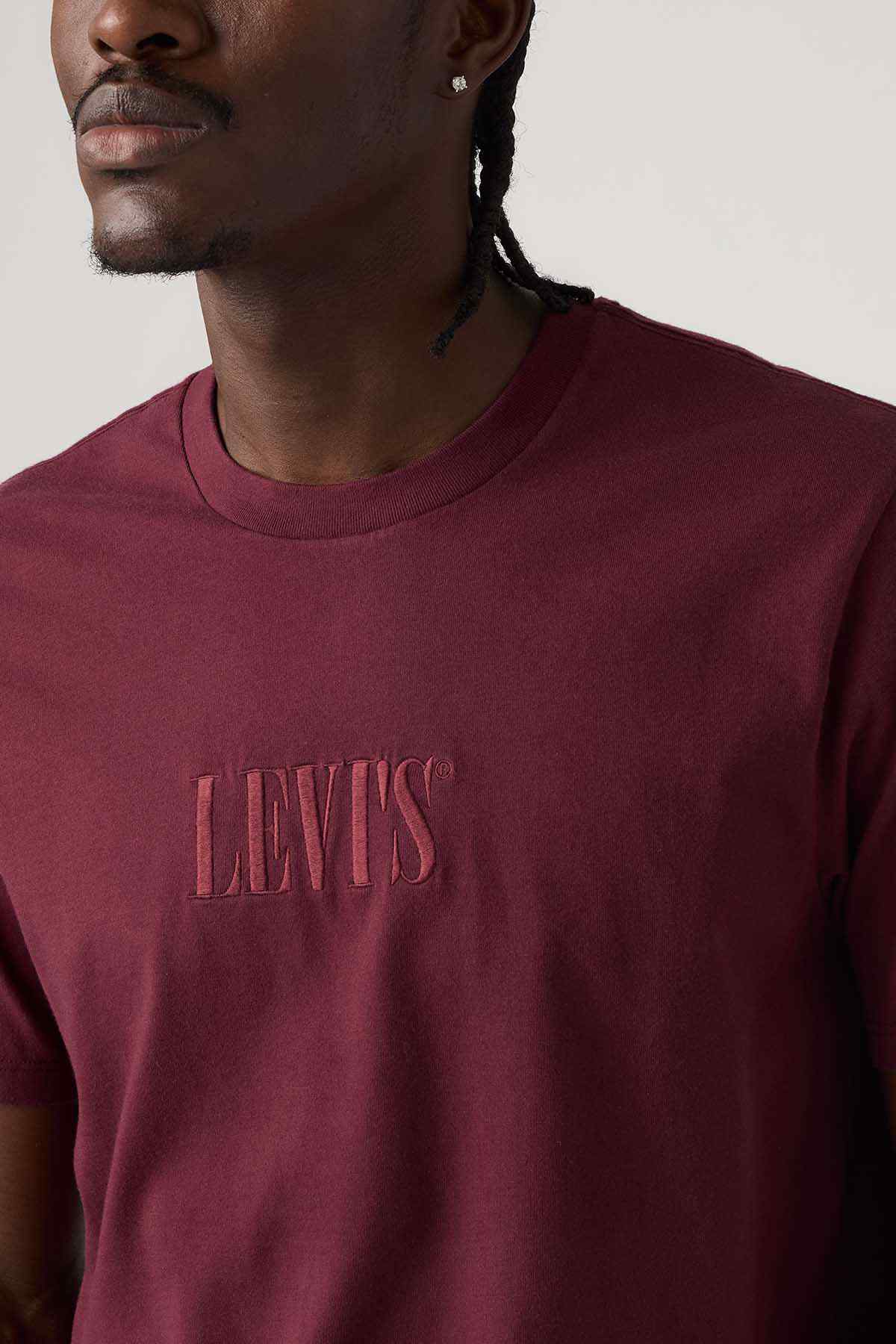 Levi's maroon T-shirt chest logo on crew neck