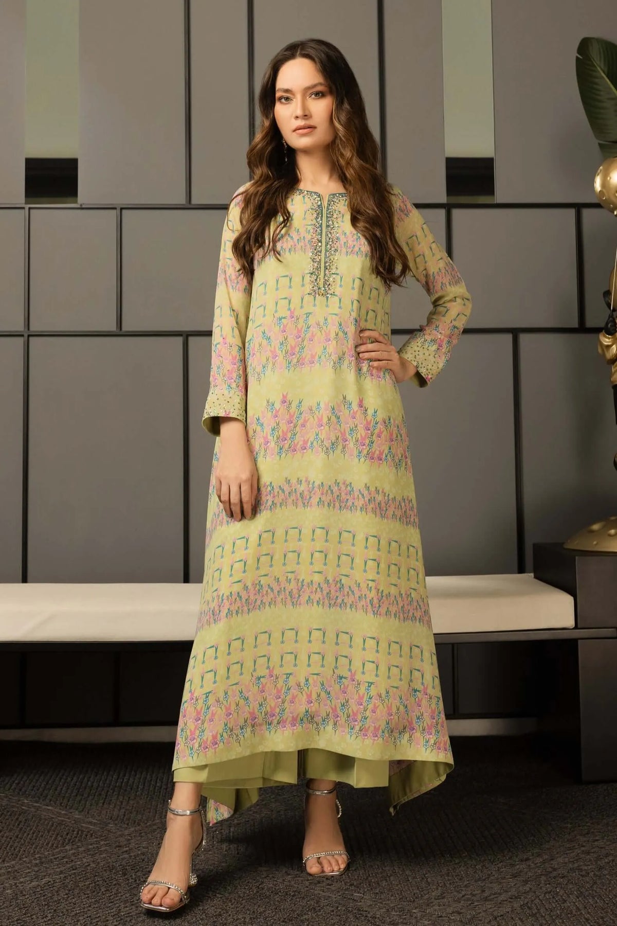 Pistachio printed maxi dress with long sleeves and round neckline