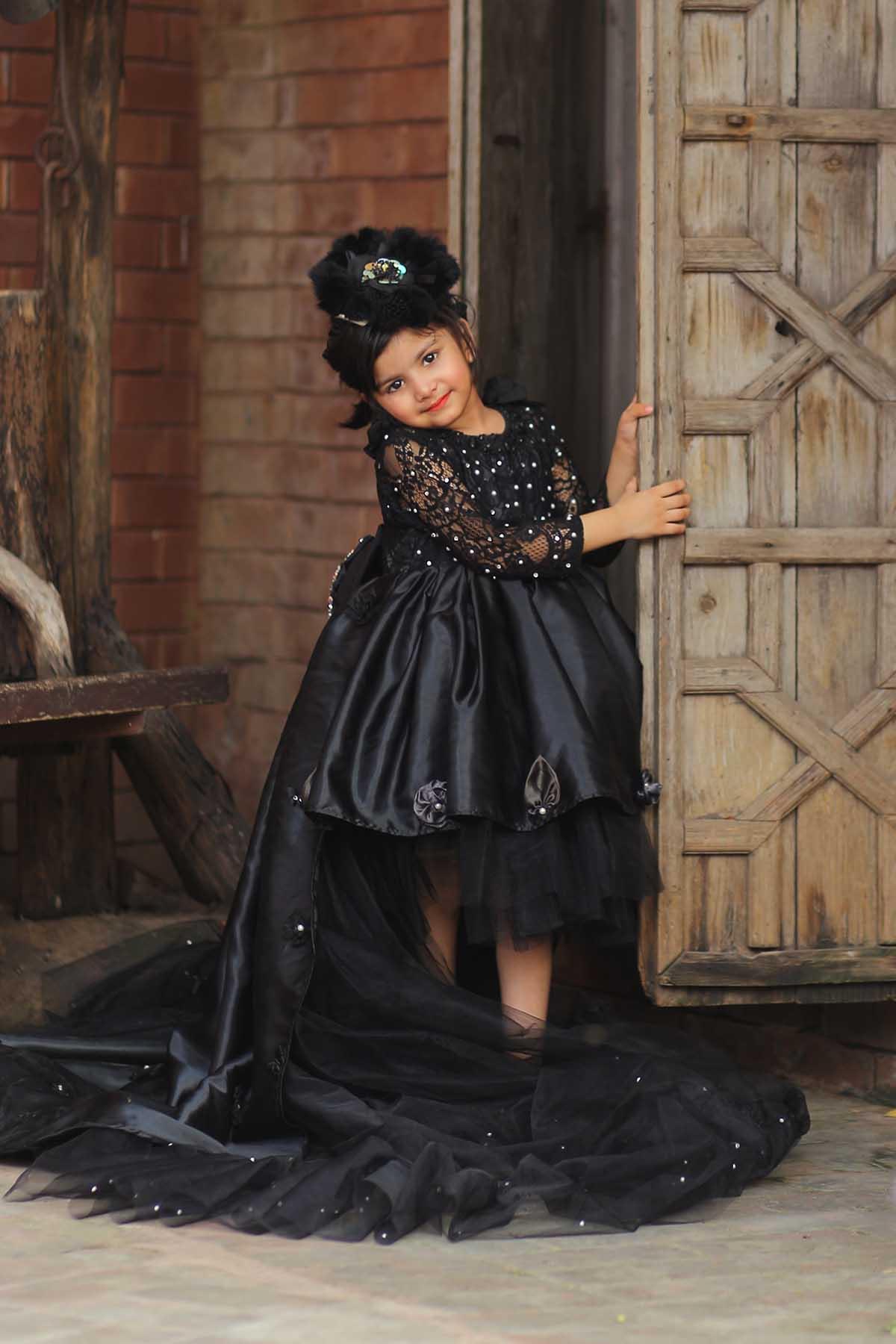 Qurratulain saqib - AK Galleria