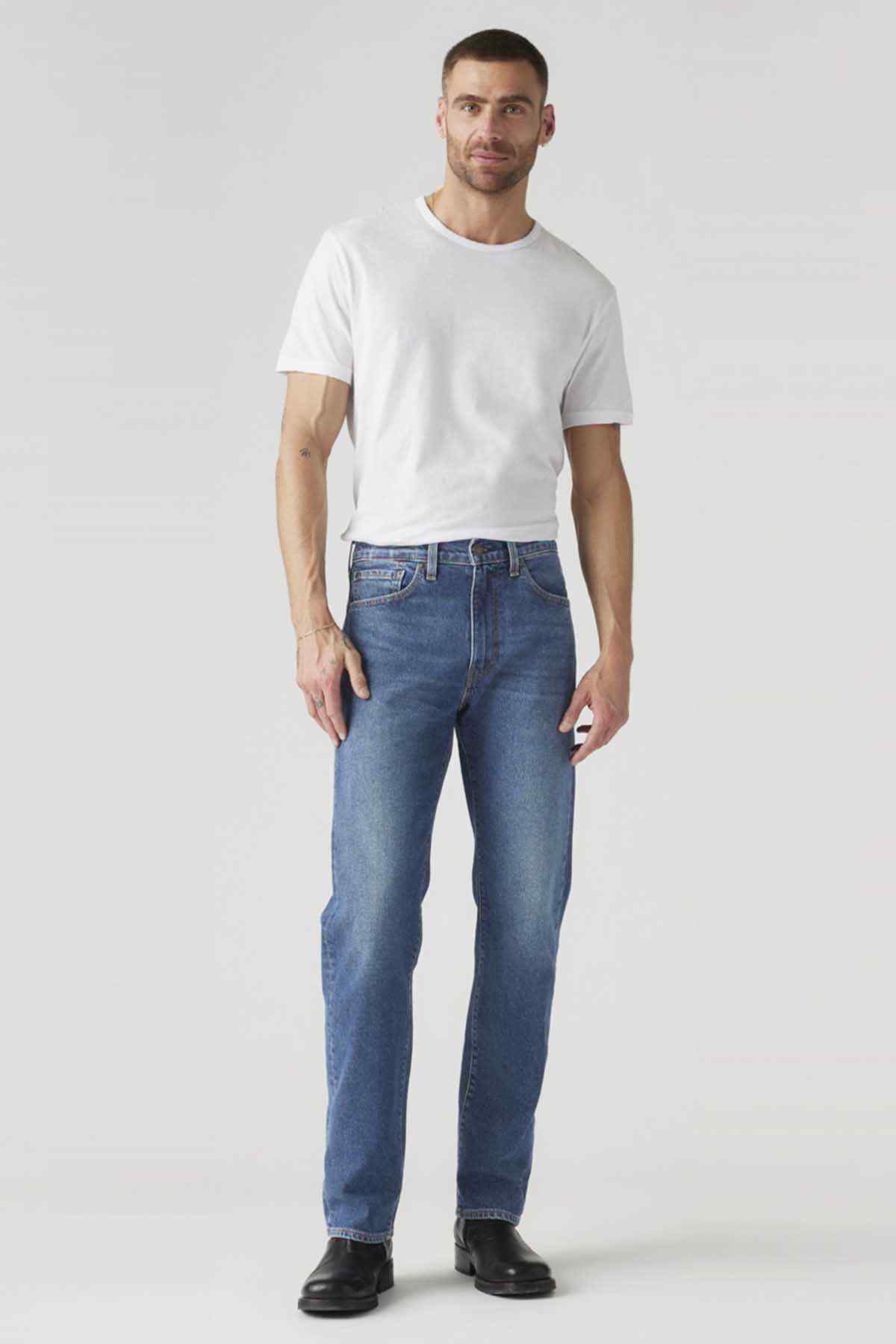 Levi's straight-fit men's jeans, medium indigo blue denim