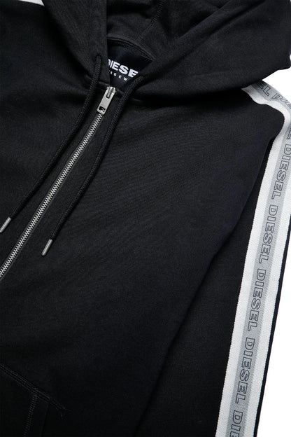 Black zip hoodie close-up: front zipper, hood drawstrings, brand logo tag
