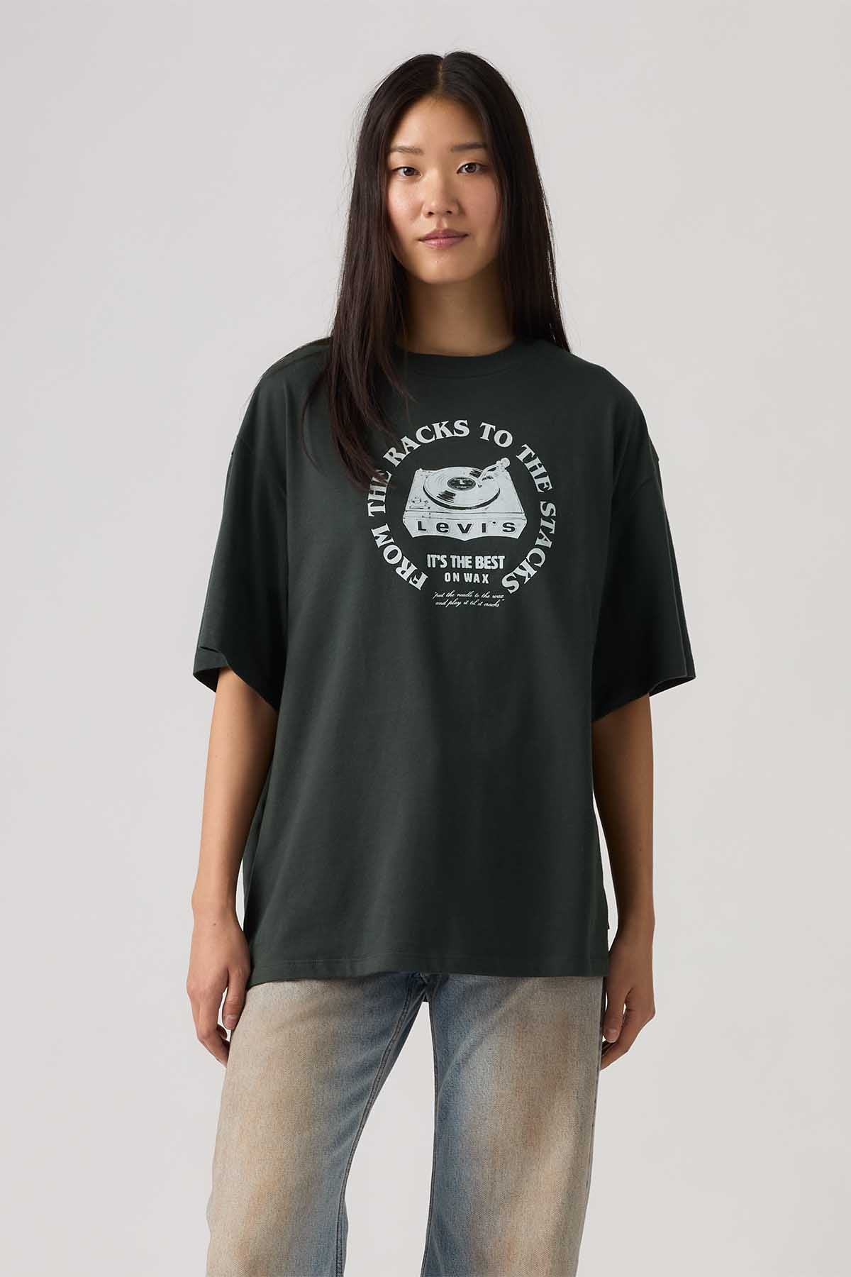 Dark green Levi's graphic T-shirt, crew neck, short sleeves