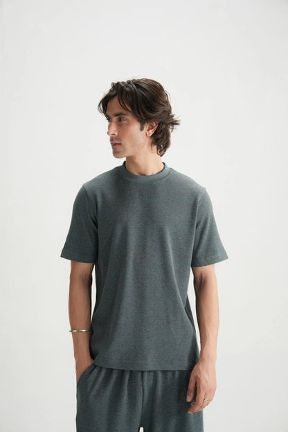 Gray short-sleeve T-shirt and matching shorts set, crew neck, relaxed fit