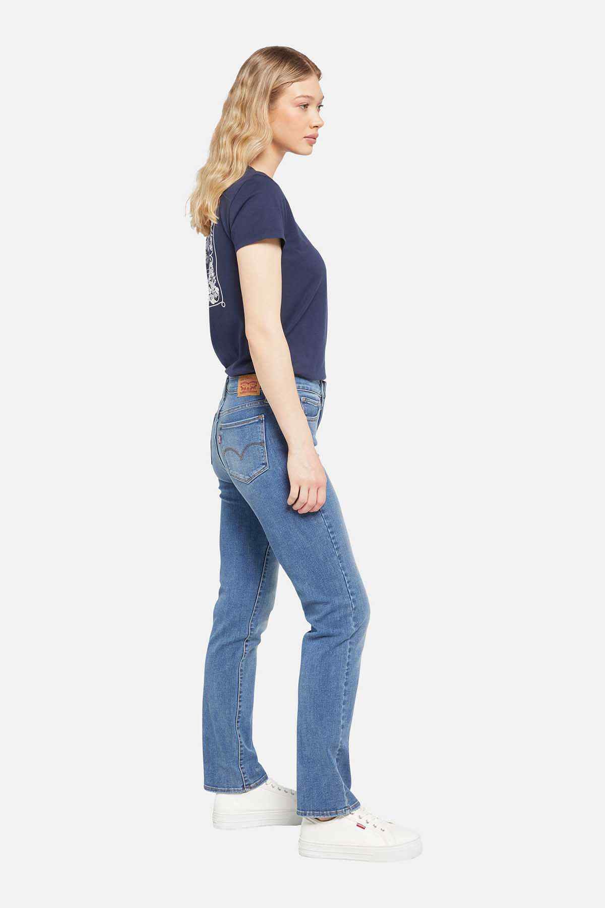 Side view navy graphic T-shirt and light-blue denim jeans with front pocket
