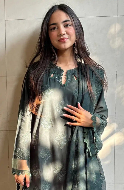 Bottle green embroidered kurta with V-neck and button detail, long sheer sleeves