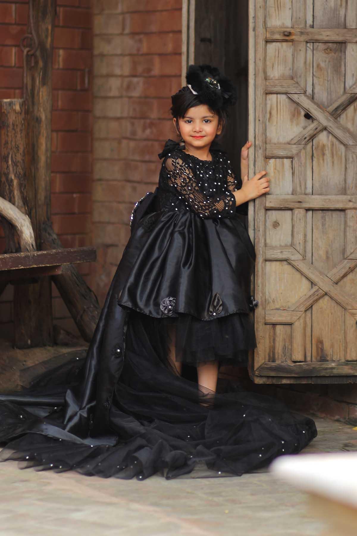 Qurratulain saqib - AK Galleria