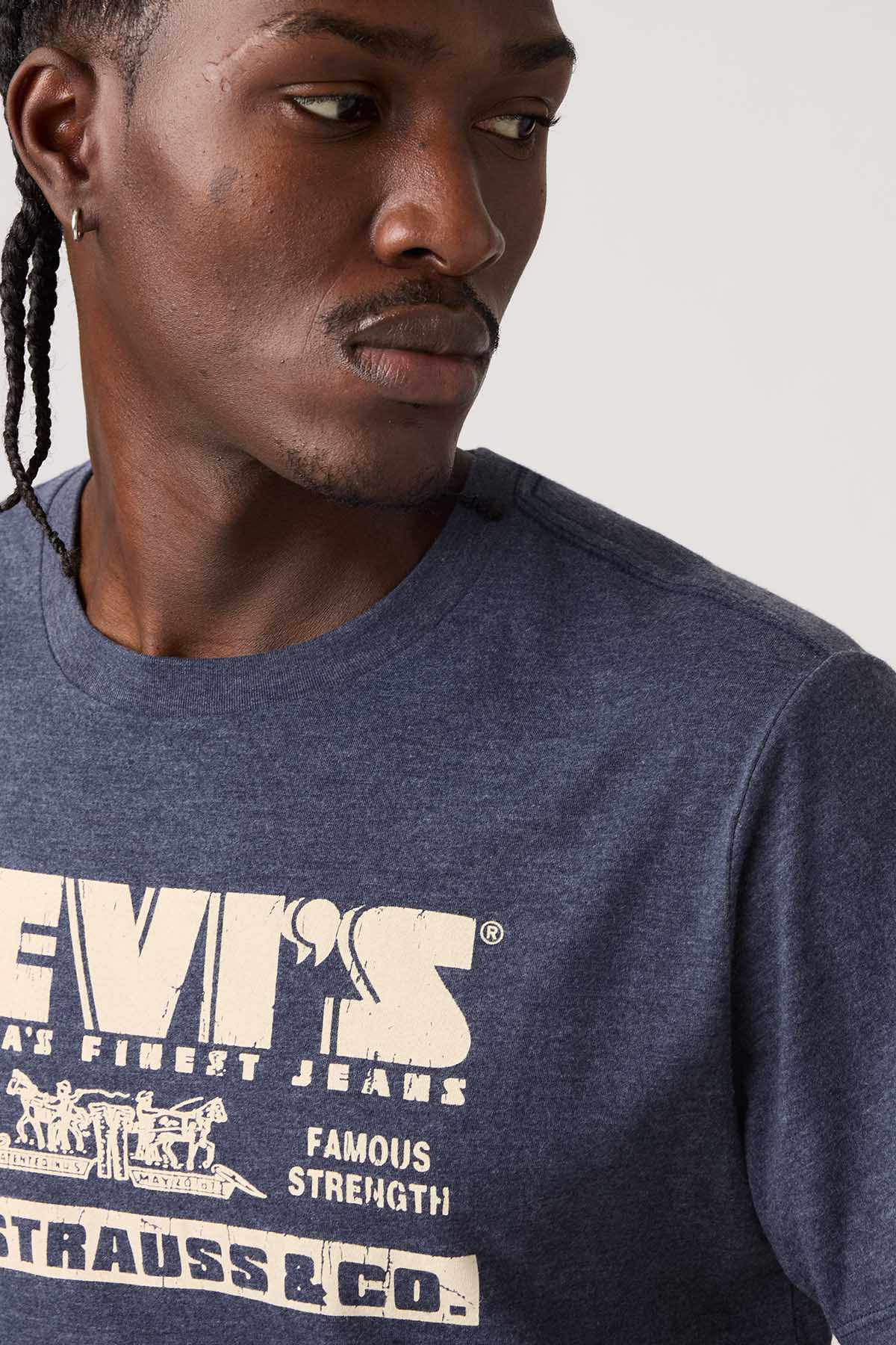 Levi's blue T-shirt close-up of front logo print