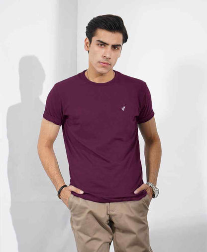 Wine fitted crew-neck t-shirt with small chest logo and short sleeves