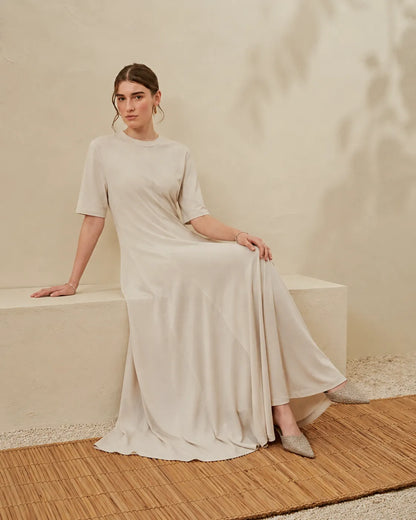 Beige crew-neck maxi dress with short sleeves, draped skirt and side folds