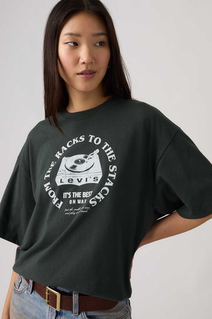 Dark green Levi's graphic T-shirt close-up, crew neck, short sleeves