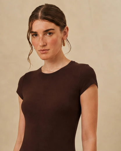 Brown crew-neck fitted maxi dress with short sleeves