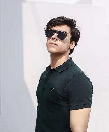 Fitted dark green polo shirt with buttoned collar and short sleeves, chest logo detail