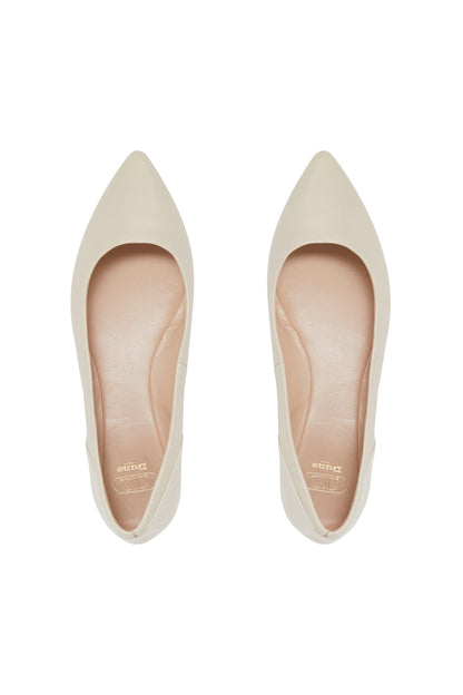 Ecru pointed-toe ballet flats, front view with cushioned insole