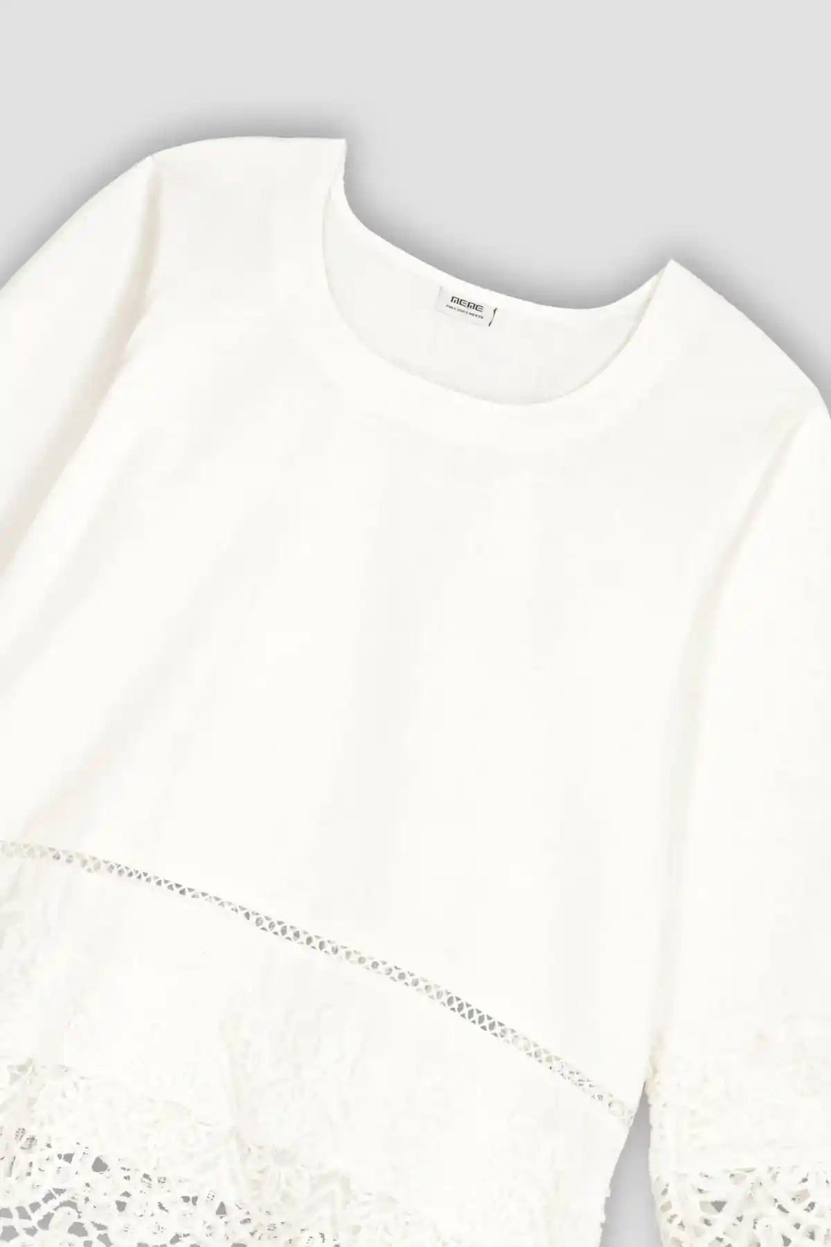 Solid Laces Top