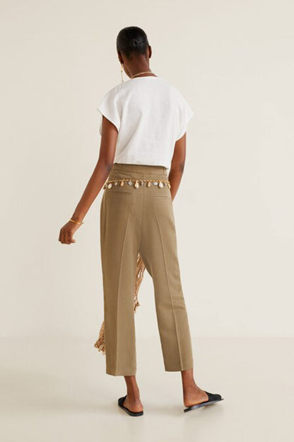 Off-white short-sleeve blouse, simple back, loose drape