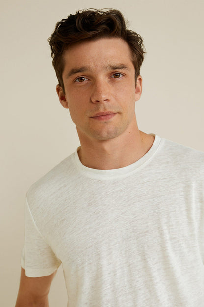 MANGO white crew-neck T-shirt close-up, short sleeves, heathered texture