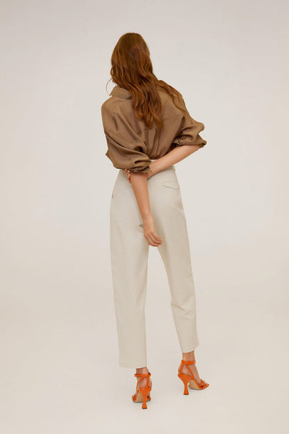Ecru high-waisted cropped trousers, tapered legs, back seam details