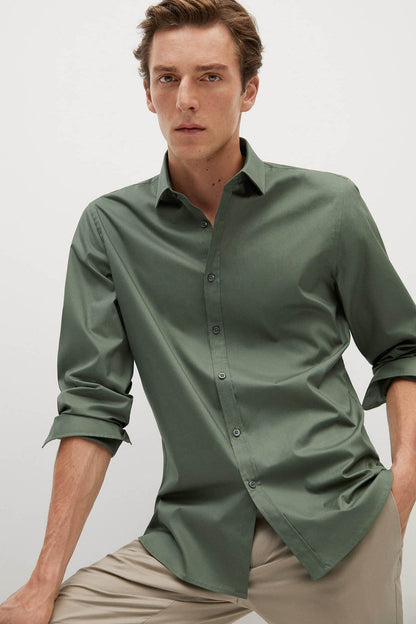 MANGO men's green button-up shirt with long sleeves and collar
