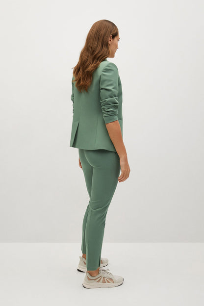 Green tailored blazer and slim trousers set, 3/4 sleeves, side view