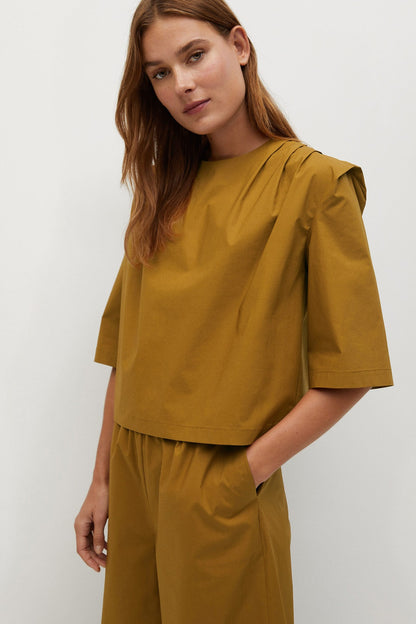 Ochre short-sleeve top and matching cropped pants, front view