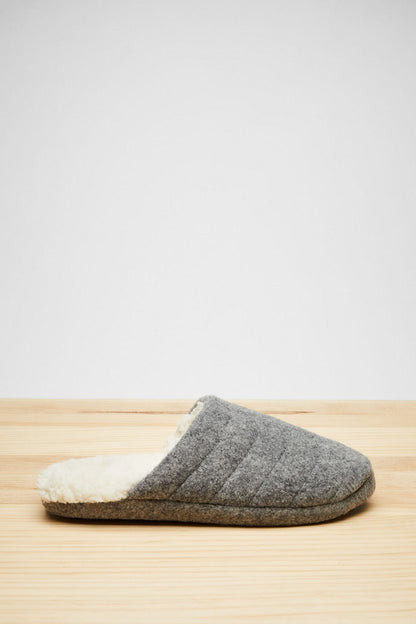 Men'secret medium grey felt slippers with plush white sherpa lining