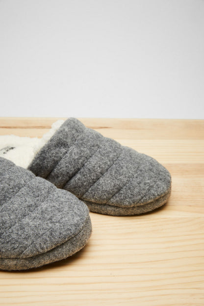 Men'secret medium grey slipper pair with thick sherpa lining