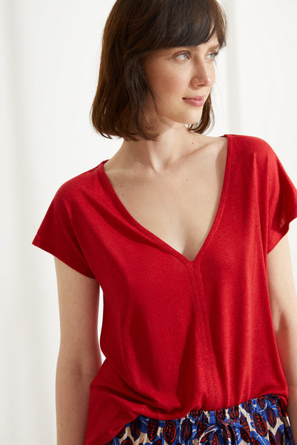 Women'secret red V-neck short-sleeve top, side drape over printed shorts