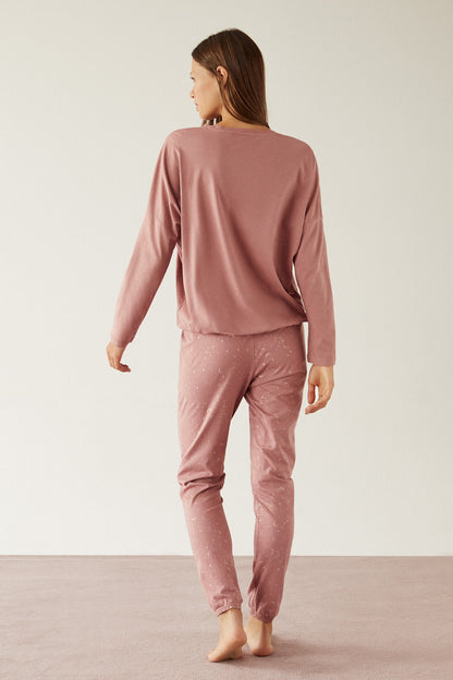 Dusty pink pajama set, long-sleeve top and jogger pants with speckled print