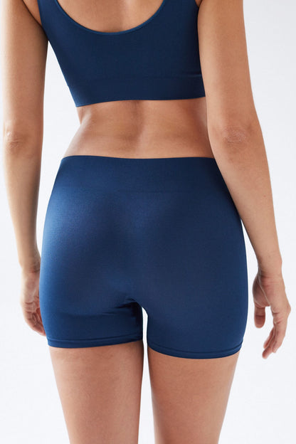 Dark blue sports bra and high-waist shorts set, fitted scoop neck