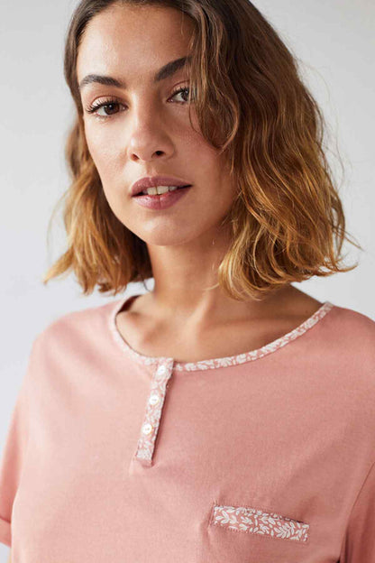 Women'secret pink pajama top close-up: round neckline with small button placket