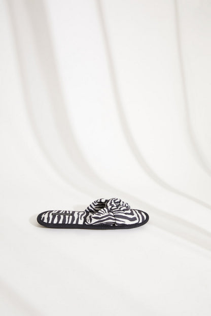 Zebra-striped slip-on slippers with knotted strap and dark trim