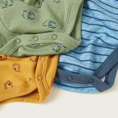 Infant sleeveless bodysuits detail: snap buttons at legs and stitched necklines