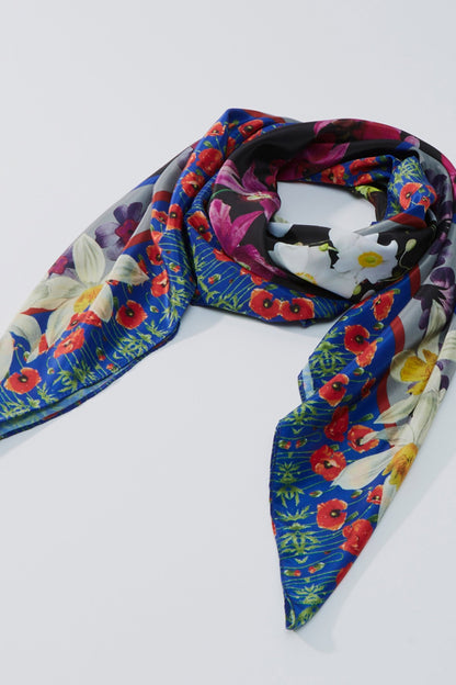 Multicolor floral printed scarf with dark trim