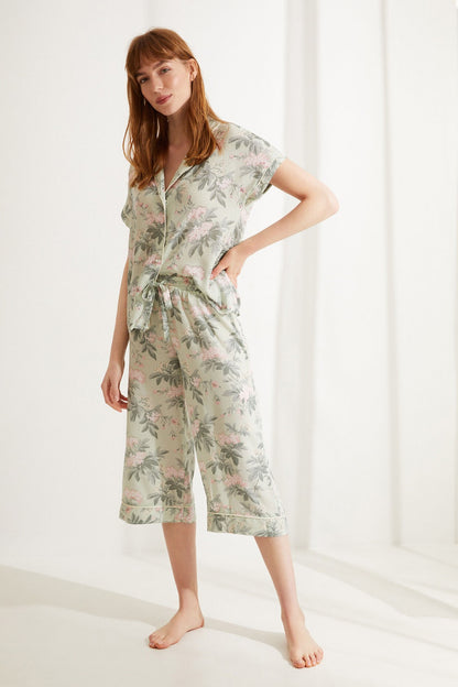 Women'secret botanical print pajama set: short-sleeve top and knee-length shorts
